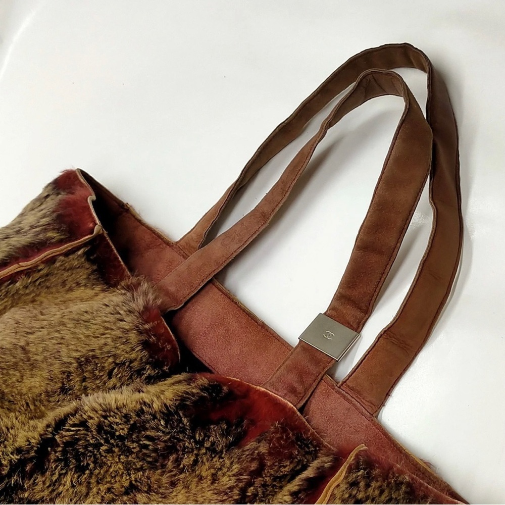 CHANEL Brown Fur Tote Bag - Picture 4 of 12